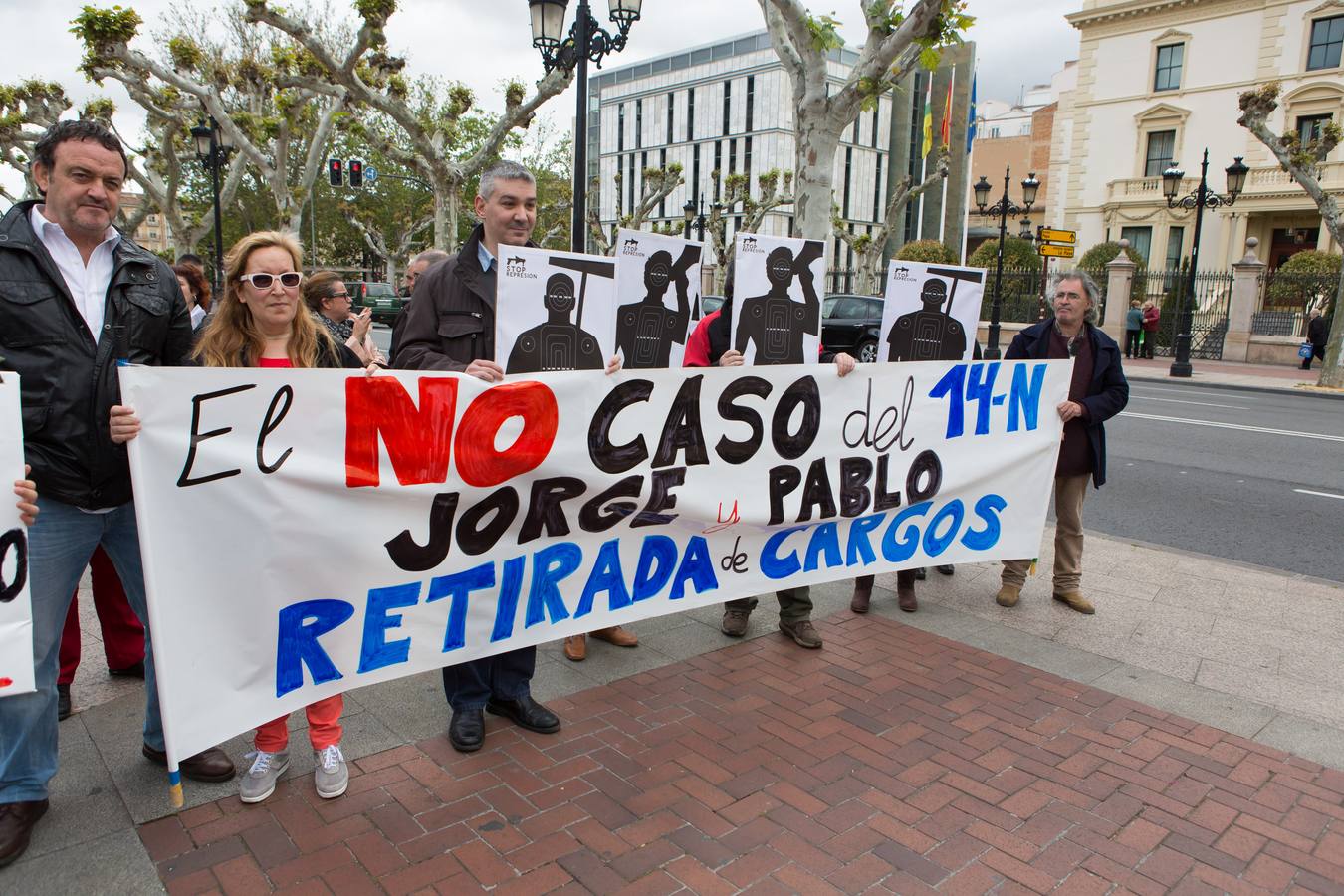 Unas 50 personas piden el fin del proceso contra los detenidos el 14N