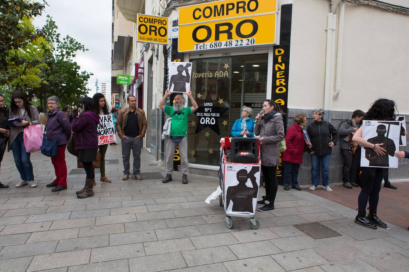 Unas 50 personas piden el fin del proceso contra los detenidos el 14N