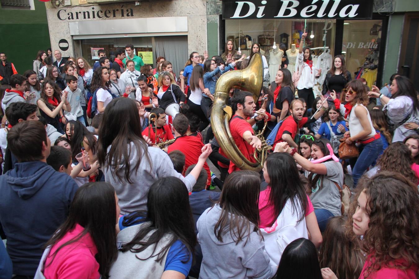 Alfaro empieza con el chupinazo sus fiestas de primavera