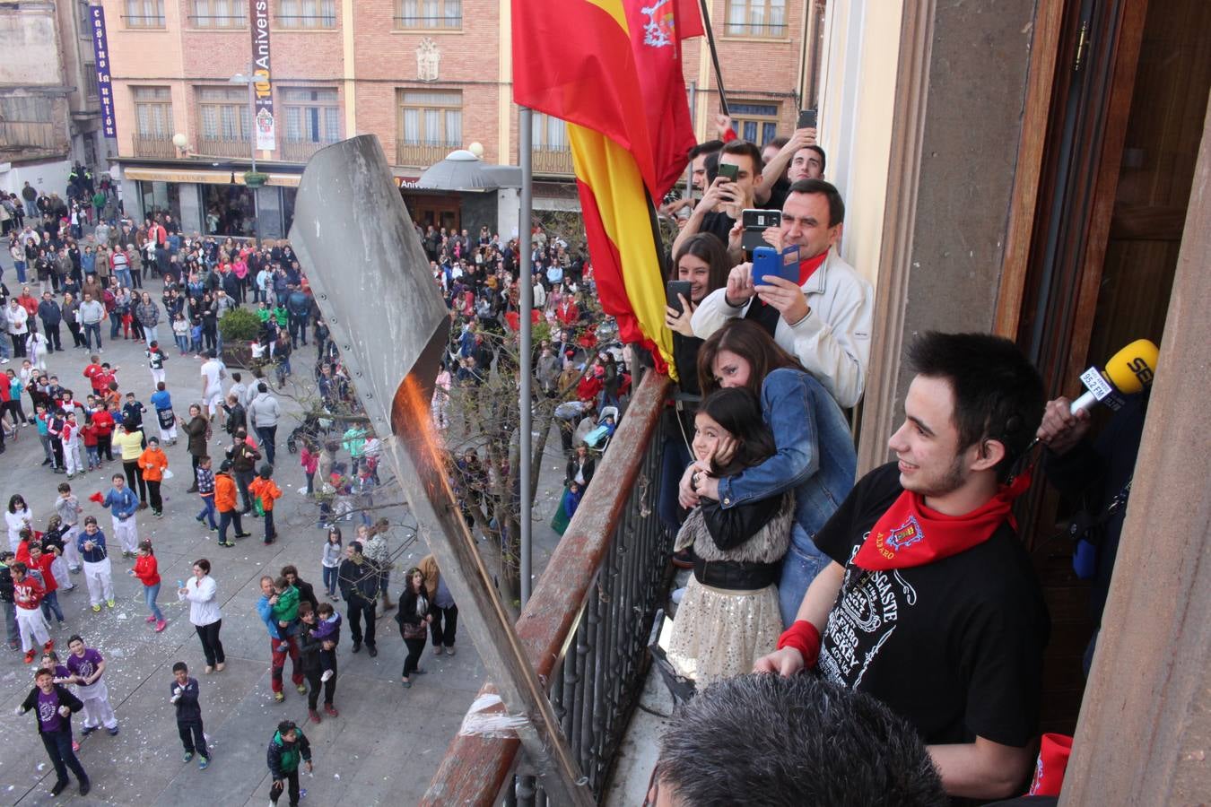 Alfaro empieza con el chupinazo sus fiestas de primavera