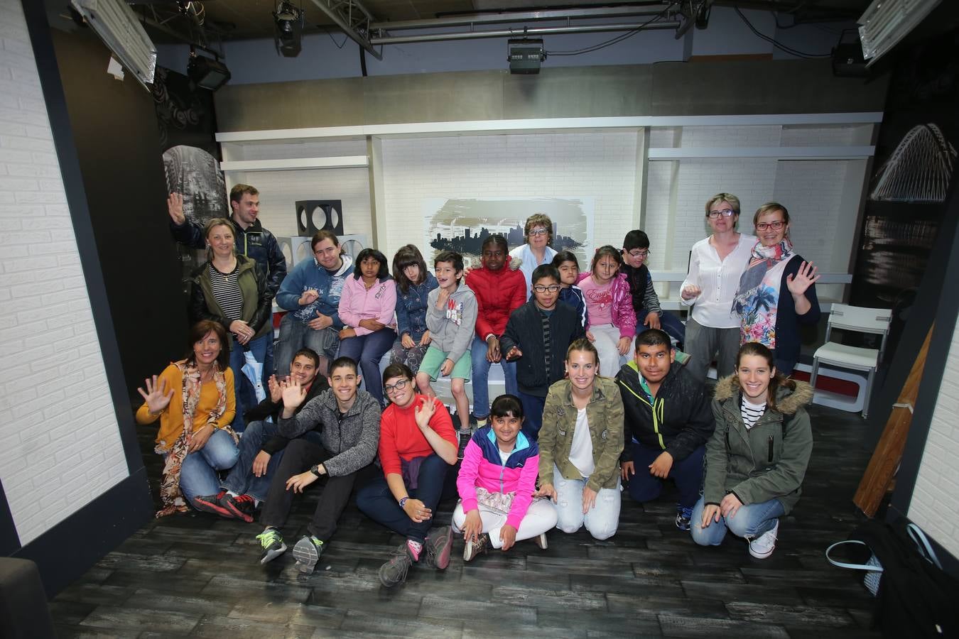 Alumnos del Colegio Los Ángeles visitan la multimedia de Diario LA RIOJA