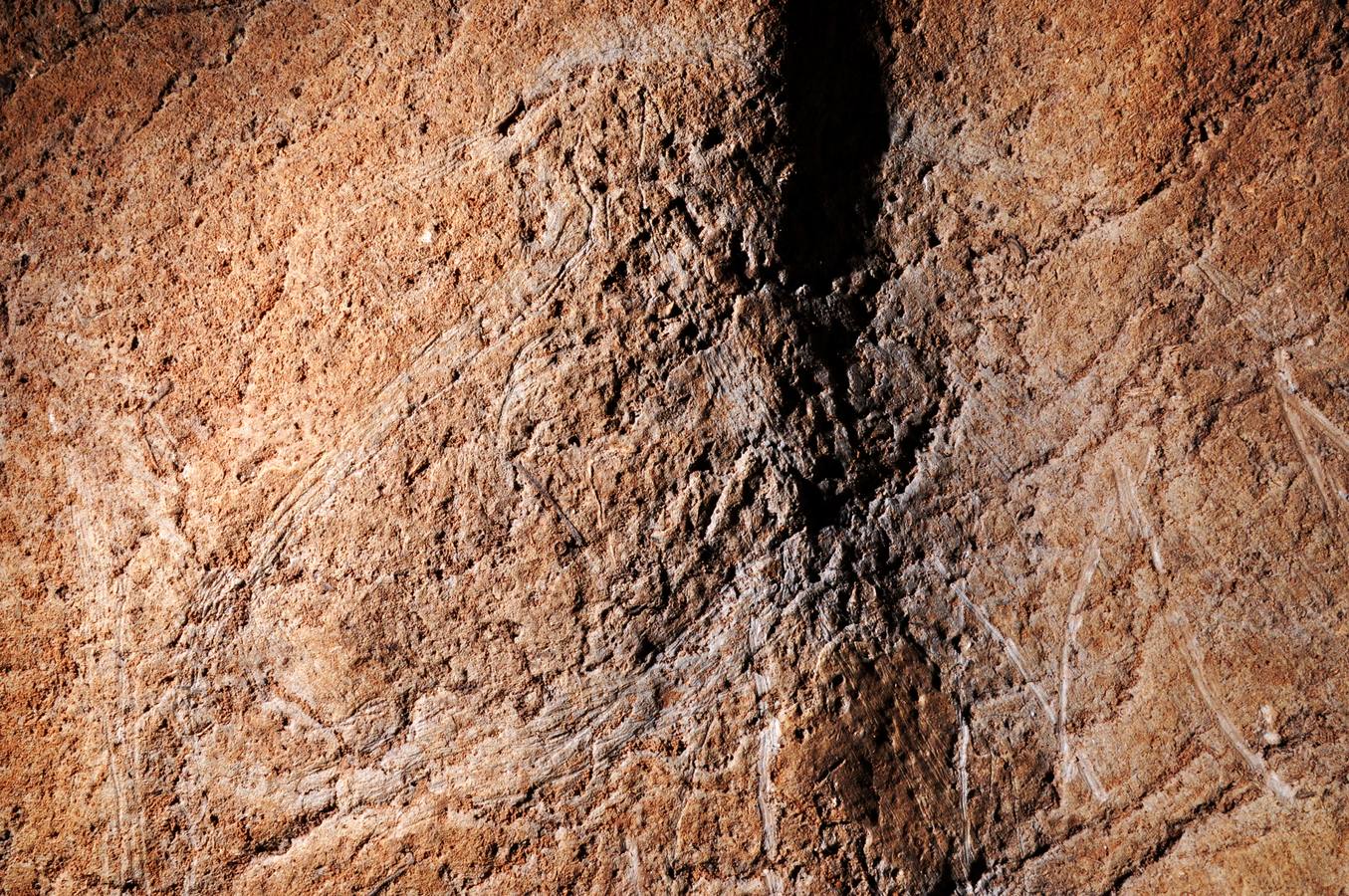 Histórico hallazgo en la cueva de Atxurra, en Berriatua