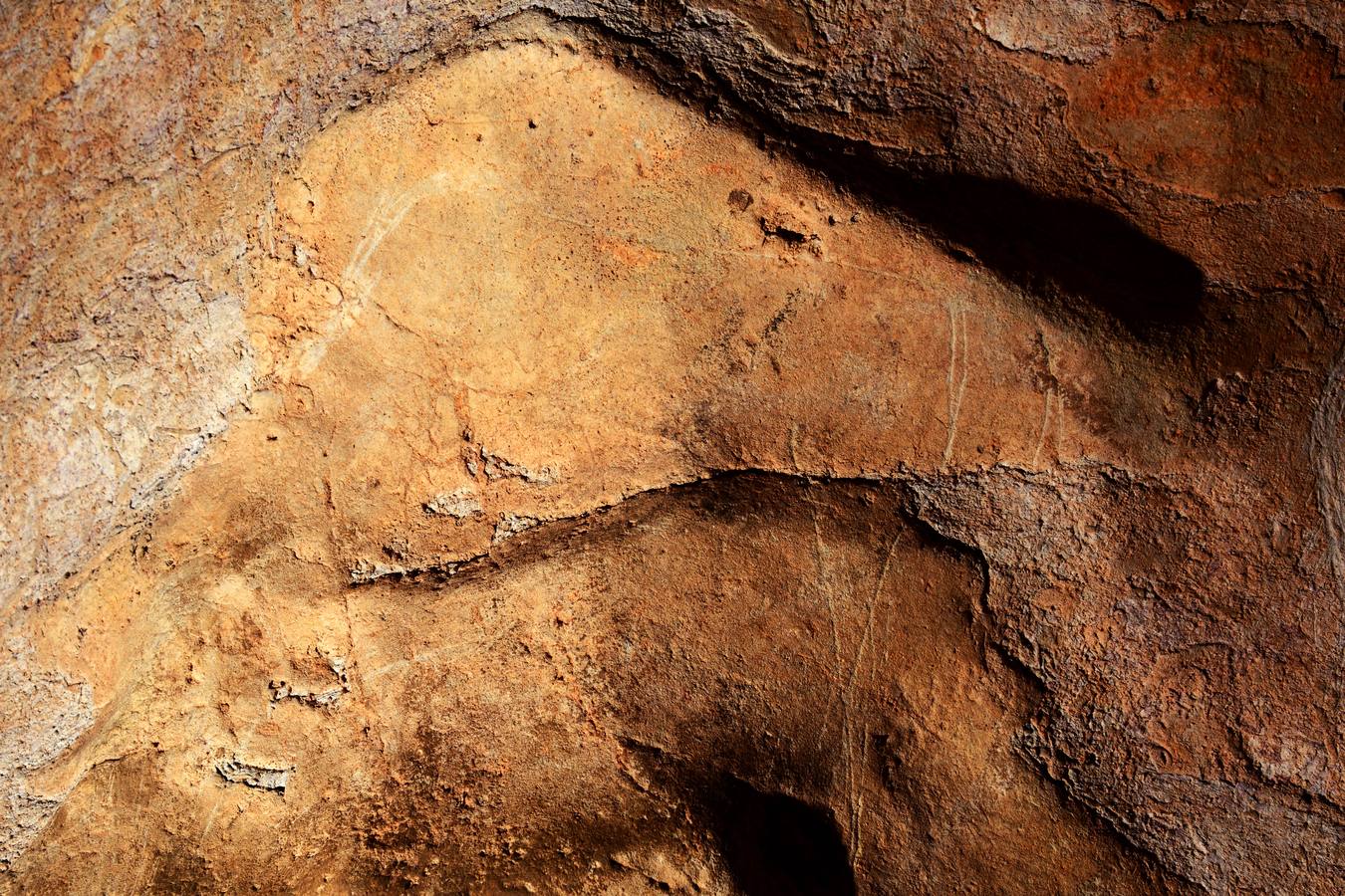 Histórico hallazgo en la cueva de Atxurra, en Berriatua