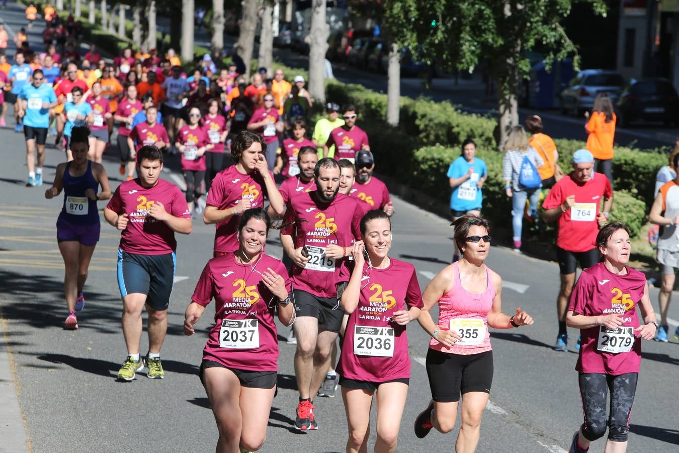 Una fiesta a todo ritmo por las calles de Logroño (II)