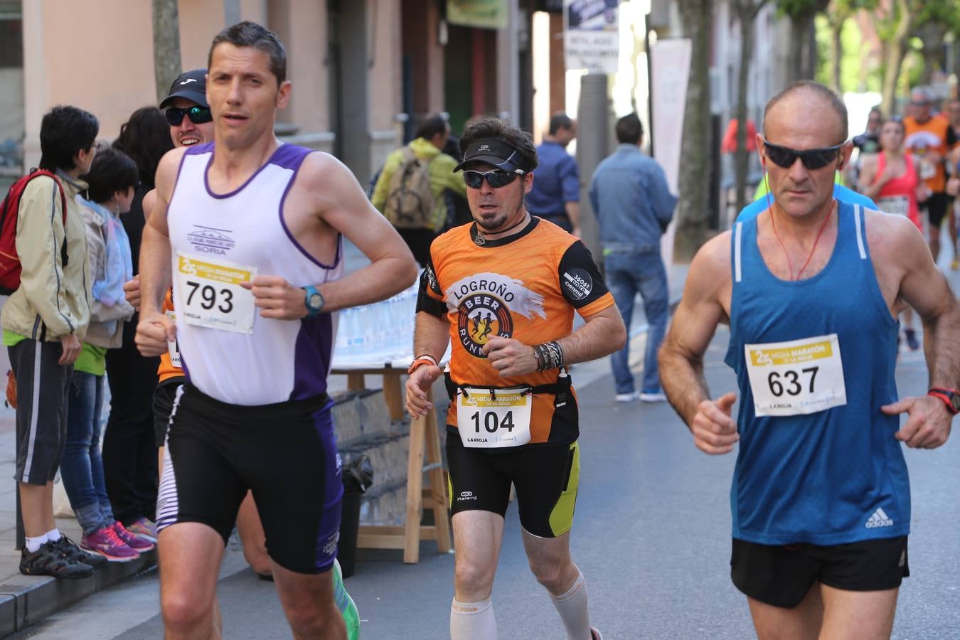 Una fiesta a todo ritmo por las calles de Logroño (IV)