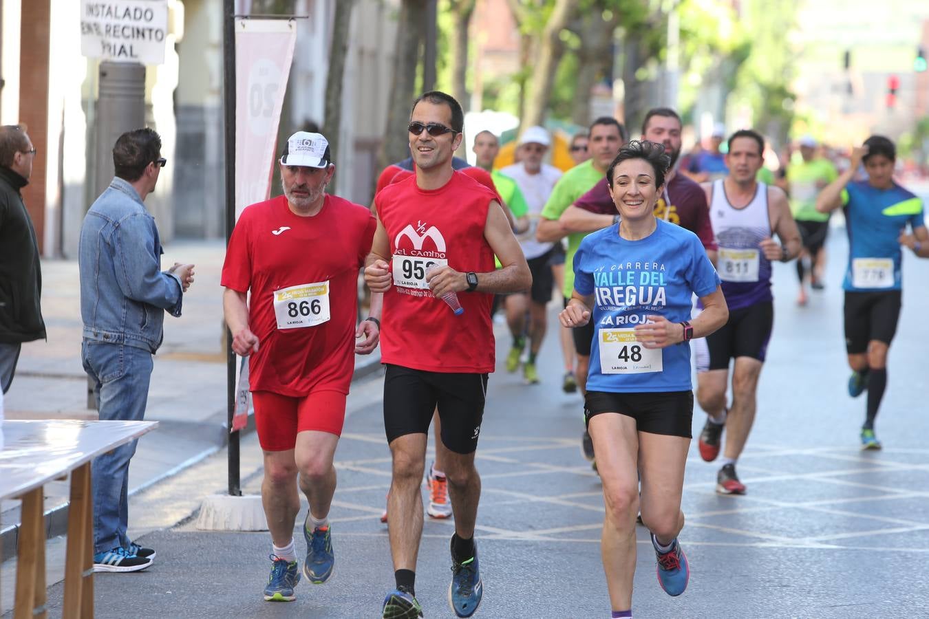 Una fiesta a todo ritmo por las calles de Logroño (IV)