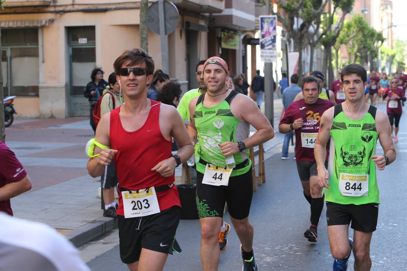 Una fiesta a todo ritmo por las calles de Logroño (IV)