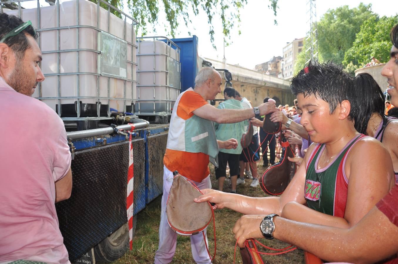 Los niños disfrutan de la Batalla del Vino Infantil