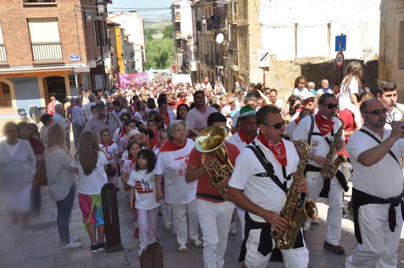 Los niños disfrutan de la Batalla del Vino Infantil