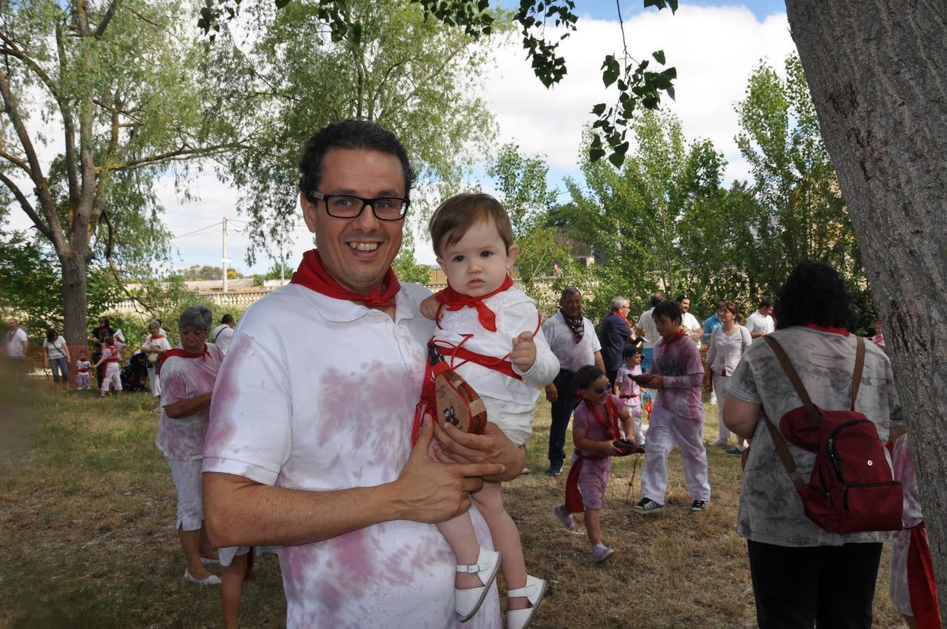 Los niños disfrutan de la Batalla del Vino Infantil