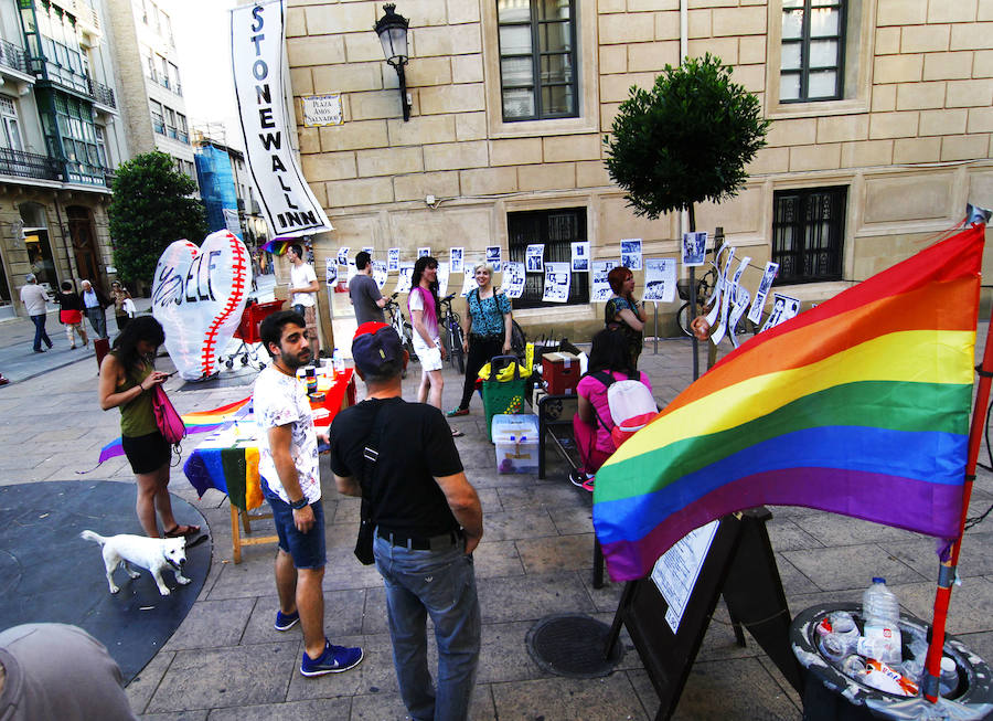 El Día del Orgullo Gay tiñe de color Logroño