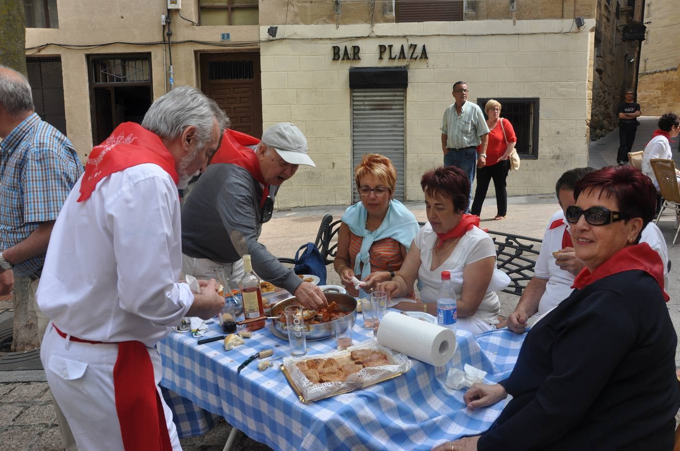 Las Vueltas en Haro y el almuerzo tras la Batalla del Vino