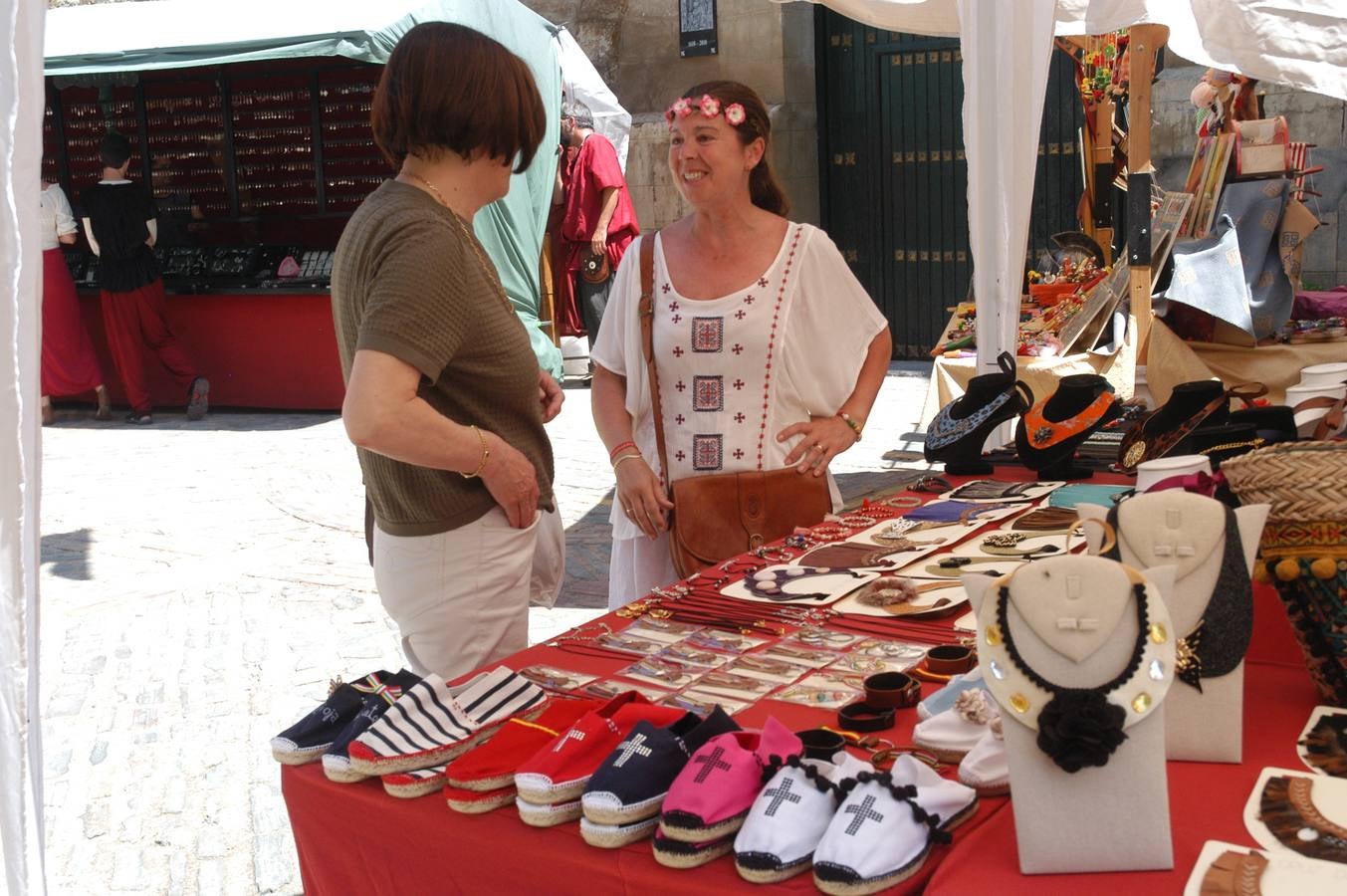 Primera jornada de la VI feria de las Tres Culturas en Cervera