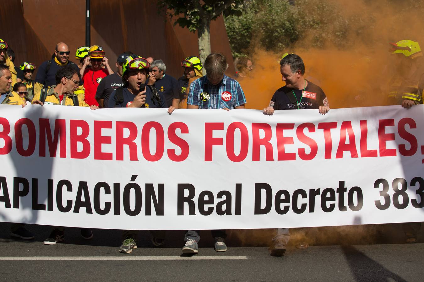 Los retenes se manifiestan para reclamar la categoría de Bombero Forestal