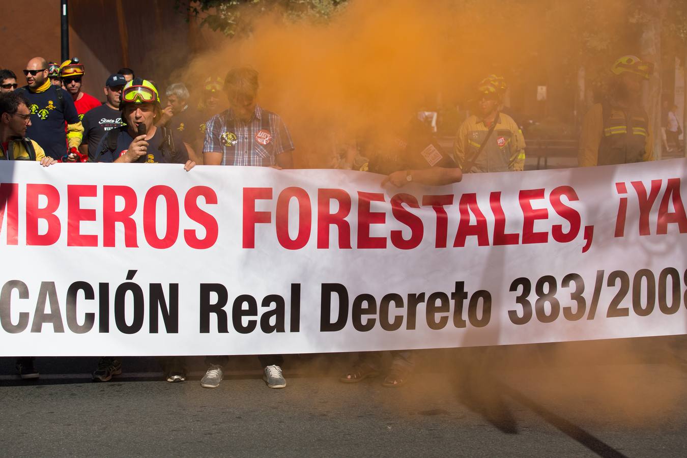 Los retenes se manifiestan para reclamar la categoría de Bombero Forestal