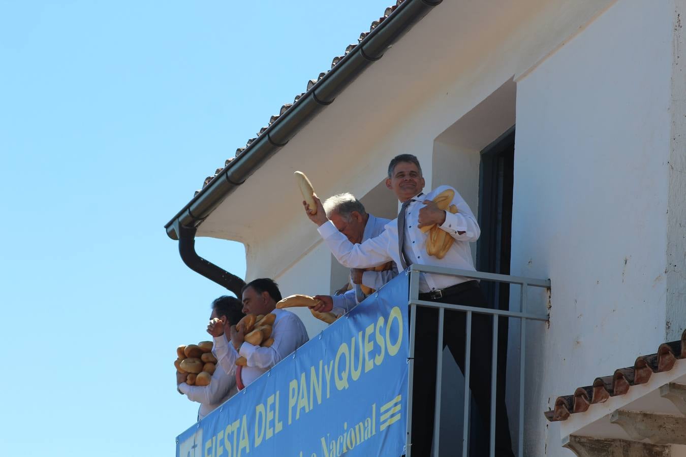 Quel cumple con la tradición del pan y el queso