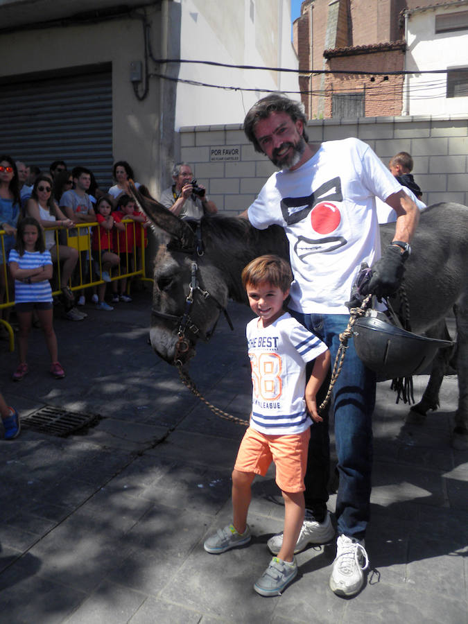 Tricio celebra su tradicional carrera de burros