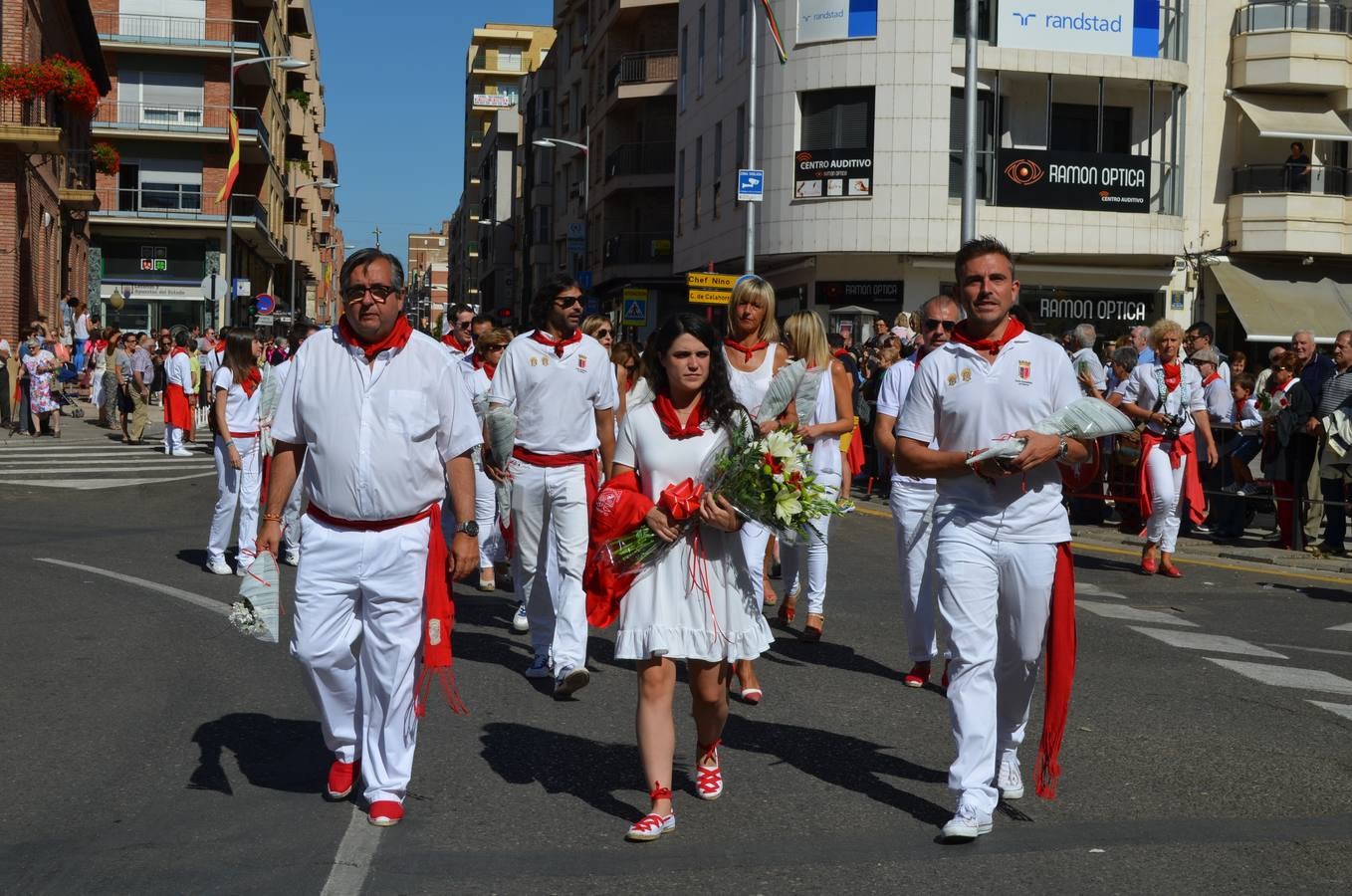 Calahorra se vuelca con la Ofrenda de Flores