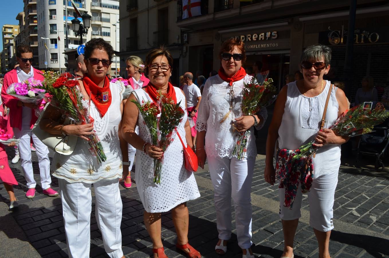 Calahorra se vuelca con la Ofrenda de Flores