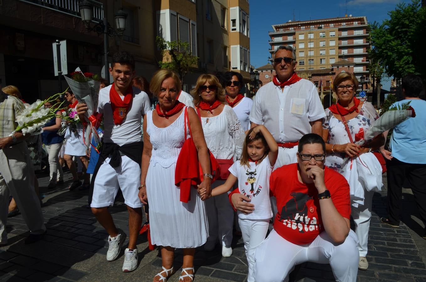 Calahorra se vuelca con la Ofrenda de Flores