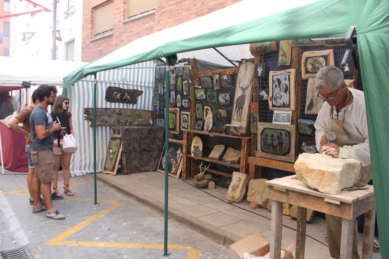 El desfile abrió el Mercado del Kan de Vico