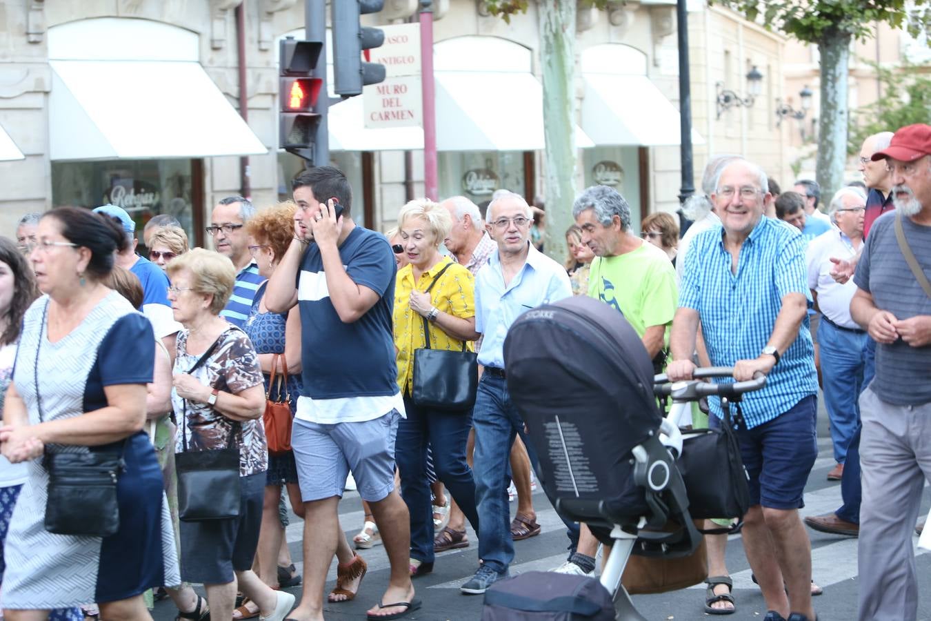 Manifestación para exigir el mantenimiento de la gratuidad en el parking del San Pedro