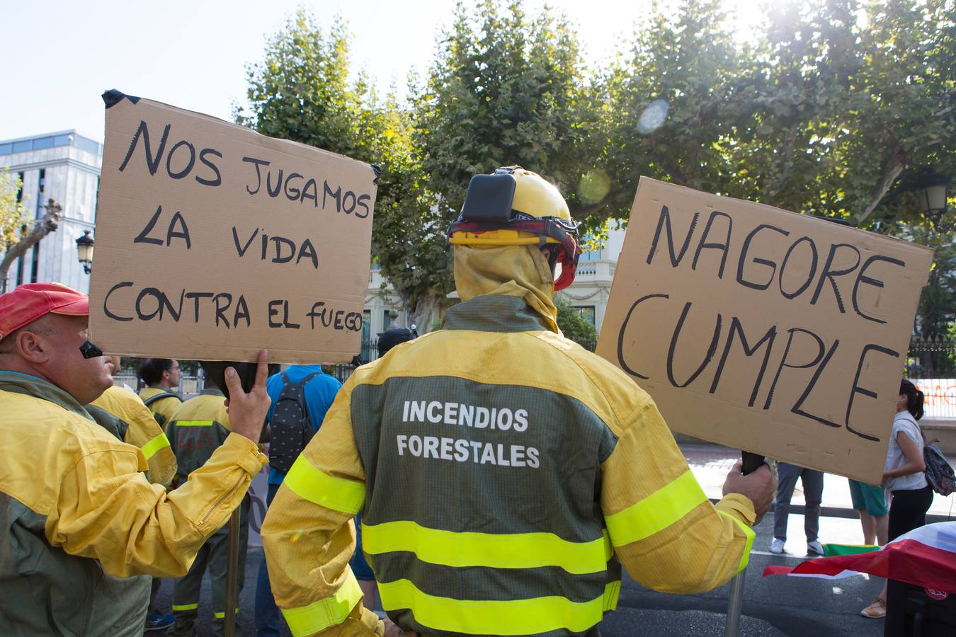 Los retenes continúan con sus protestas para reivindicar la categoría de bombero forestal