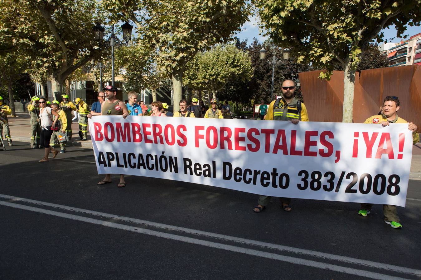 Los retenes continúan con sus protestas para reivindicar la categoría de bombero forestal