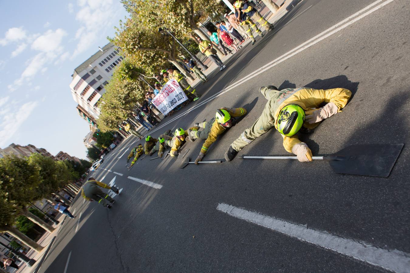 Los retenes continúan con sus protestas para reivindicar la categoría de bombero forestal