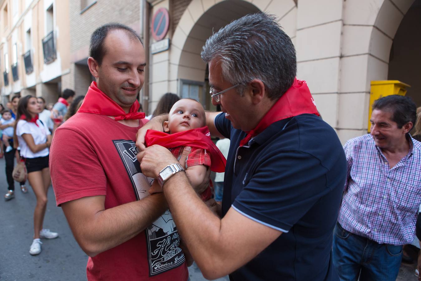 Murillo lanza el cohete y celebra la imposición de pañuelos