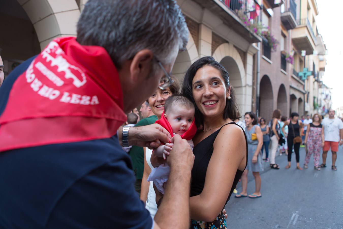 Murillo lanza el cohete y celebra la imposición de pañuelos