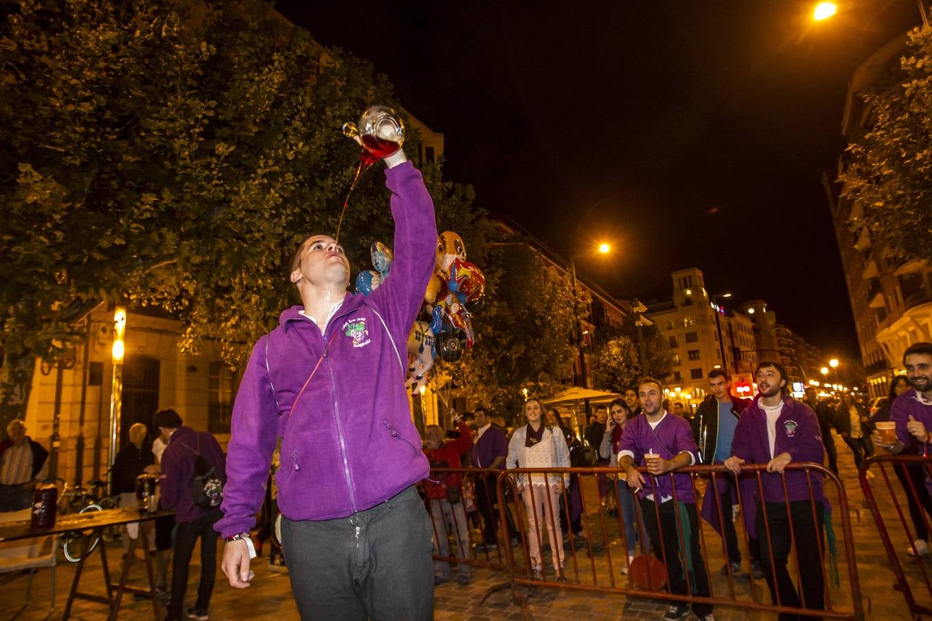 Concurso de beber en porrón