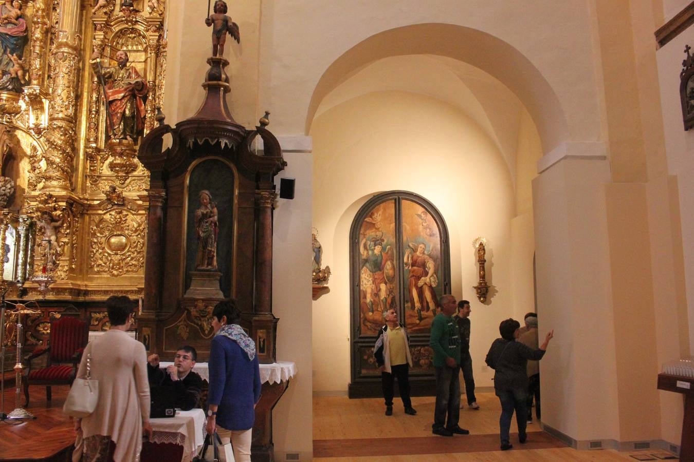 Puertas abiertas en la restaurada iglesia del Burgo