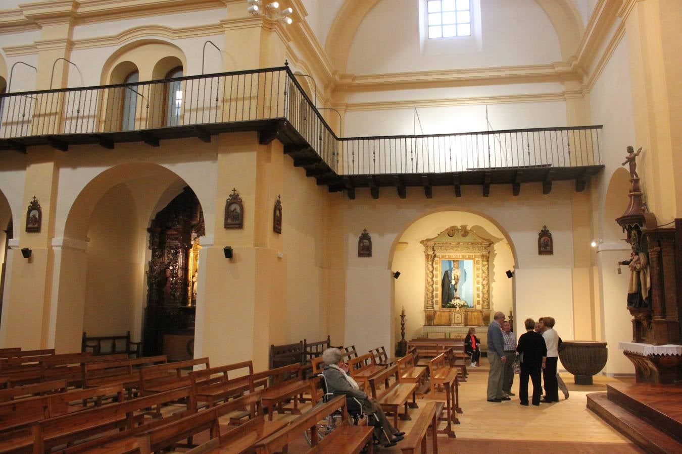 Puertas abiertas en la restaurada iglesia del Burgo