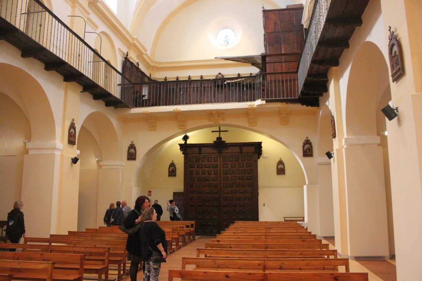 Puertas abiertas en la restaurada iglesia del Burgo