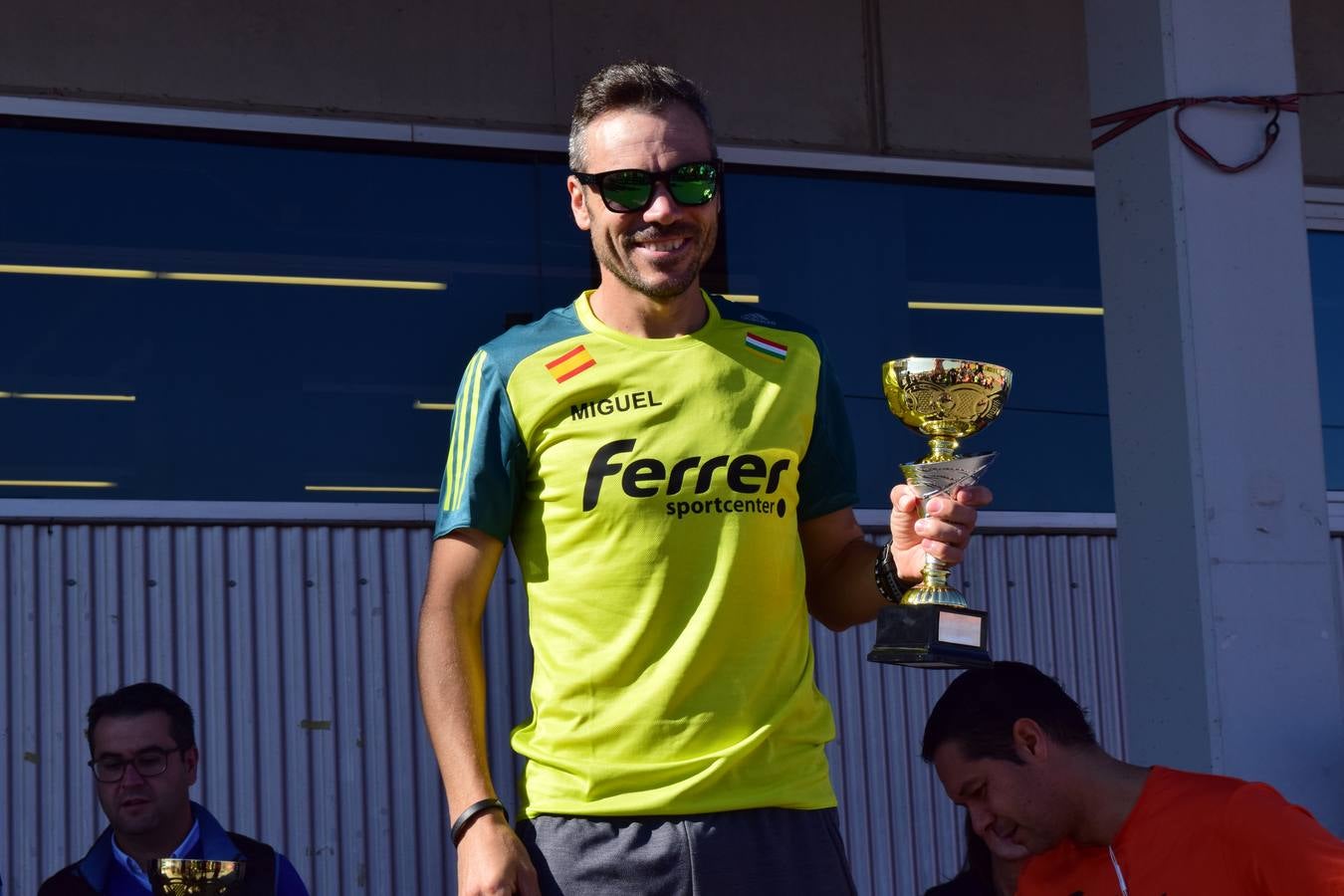 Los trofeos de la V Carrera Popular Ferrer Sport Center y la prueba infantil &#039;¡Por mi colegio!&#039;