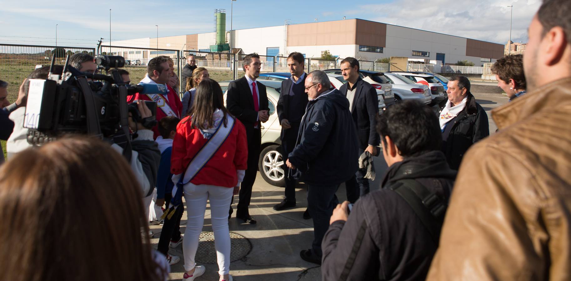 Julen Lopetegui recibe las &quot;llaves de oro del chamizo&quot; de la Peña Logroño