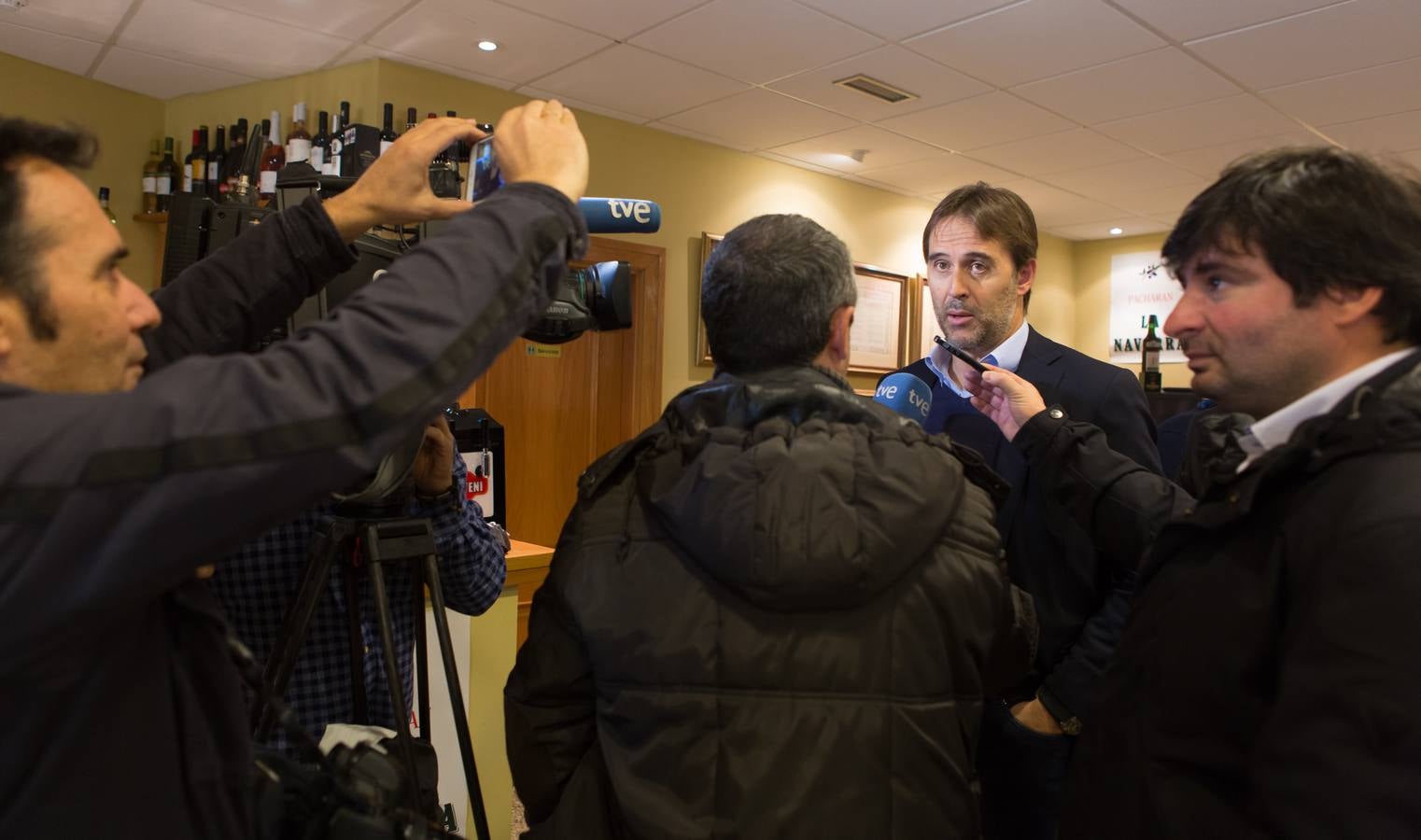 Julen Lopetegui recibe las &quot;llaves de oro del chamizo&quot; de la Peña Logroño