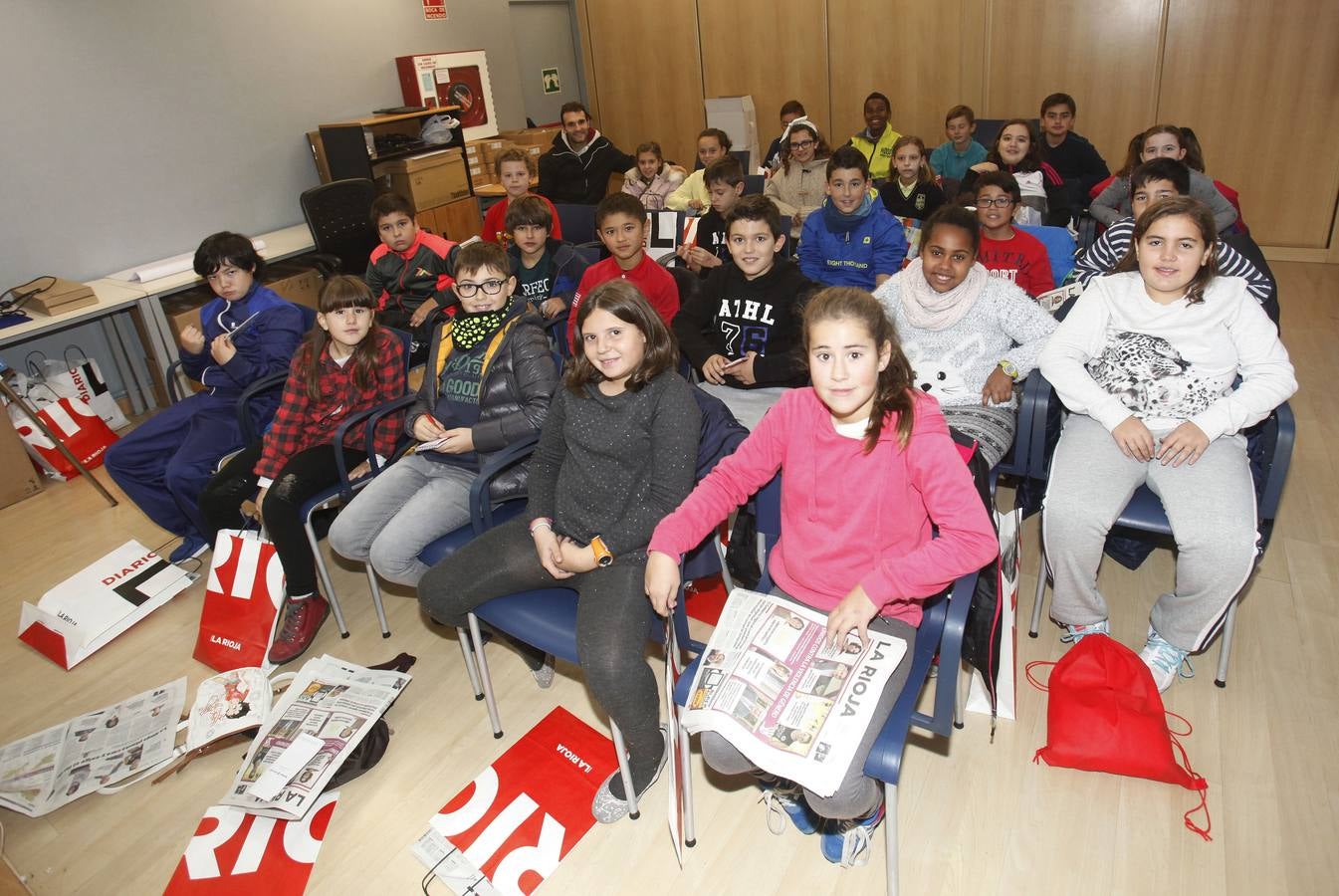 Los alumnos de 5º de Primaria del Colegio Salesianos Domingo Savio de Logroño visitan la multimedia de Diario LA RIOJA