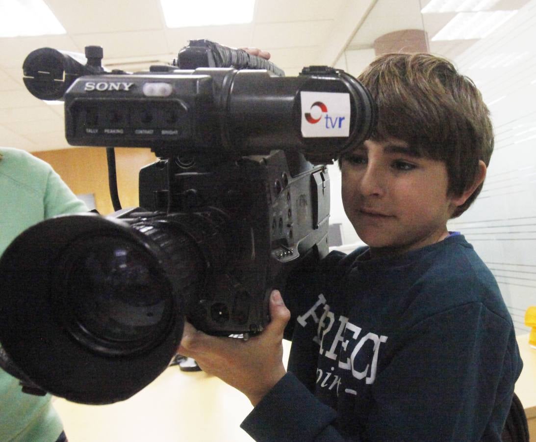Los alumnos de 5º de Primaria del Colegio Salesianos Domingo Savio de Logroño visitan la multimedia de Diario LA RIOJA