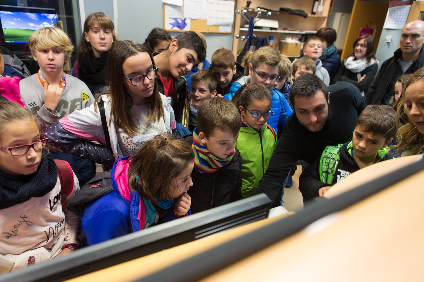 Los alumnos del Cra Moncalvillo de Entrena han visitado la multimedia de Diario LA RIOJA