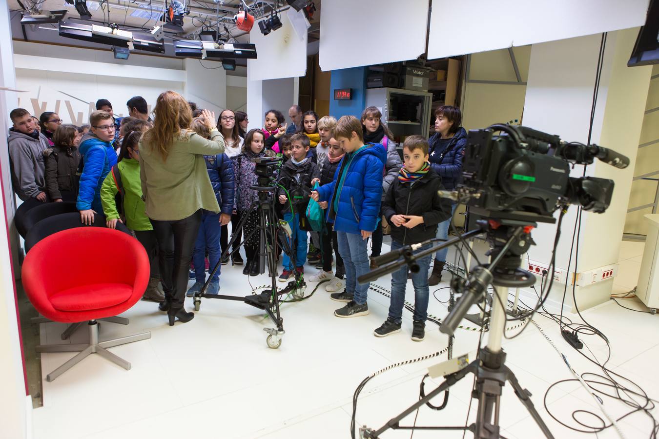 Los alumnos del Cra Moncalvillo de Entrena han visitado la multimedia de Diario LA RIOJA