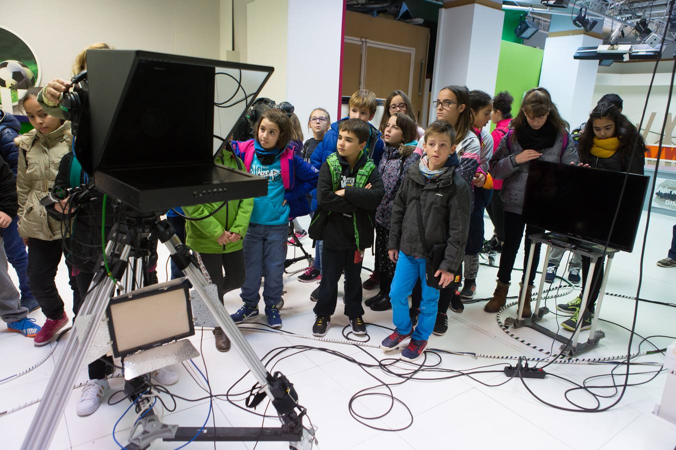 Los alumnos del Cra Moncalvillo de Entrena han visitado la multimedia de Diario LA RIOJA