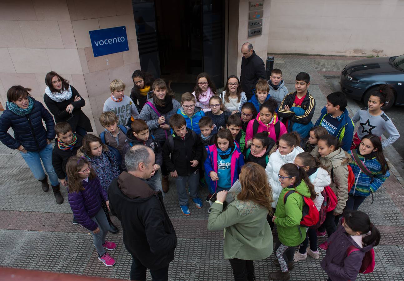 Los alumnos del Cra Moncalvillo de Entrena han visitado la multimedia de Diario LA RIOJA