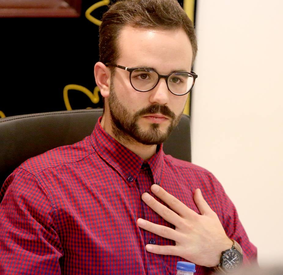 Tensión, gestos y más de una botella de agua en el pleno de Villamediana