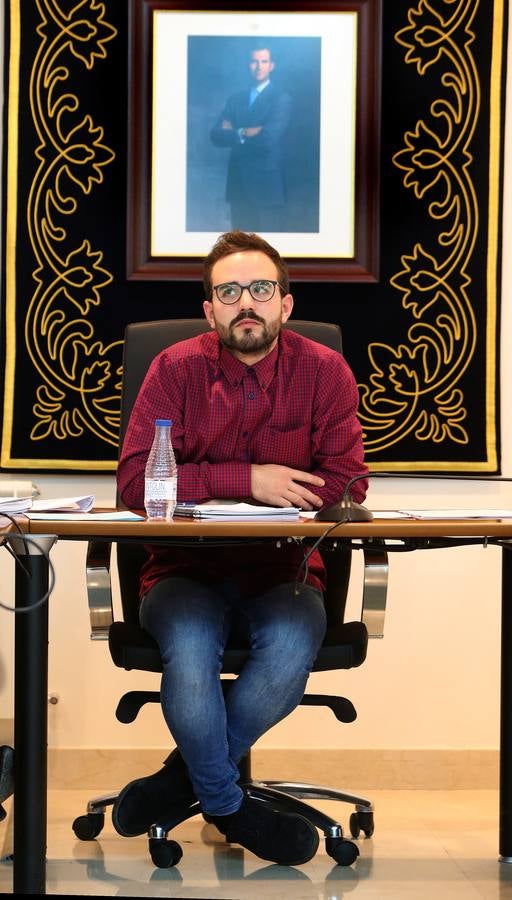 Tensión, gestos y más de una botella de agua en el pleno de Villamediana