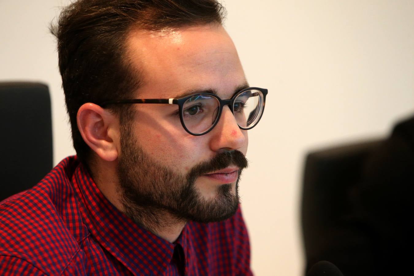 Tensión, gestos y más de una botella de agua en el pleno de Villamediana