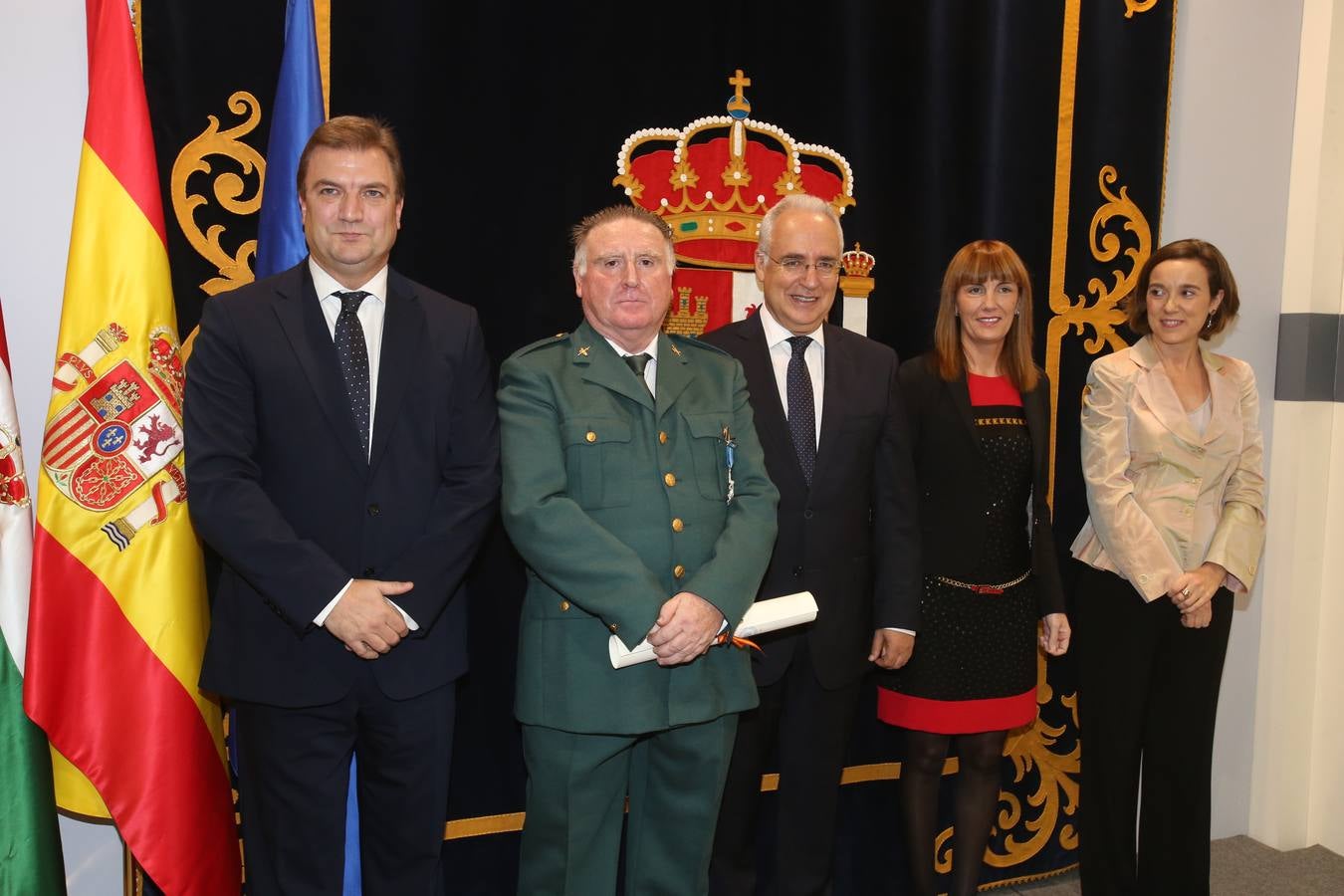 Condecoraciones de la Orden de Isabel la Católica y de la Orden del Mérito Civil