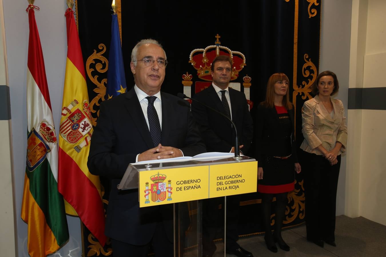 Condecoraciones de la Orden de Isabel la Católica y de la Orden del Mérito Civil