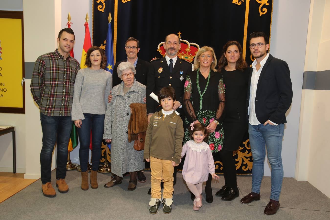 Condecoraciones de la Orden de Isabel la Católica y de la Orden del Mérito Civil